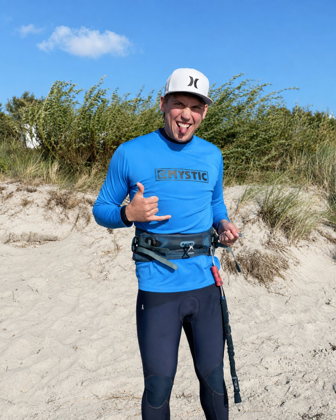 Jan Świtkowski na plaży po kitesurfingu